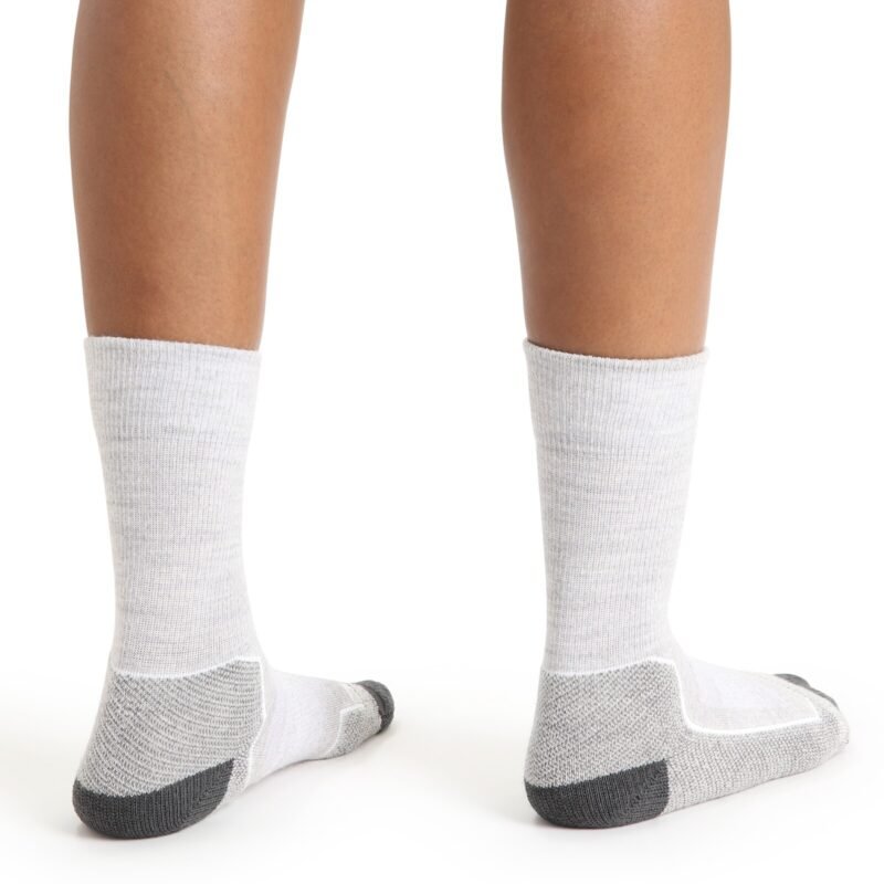 Icebreaker-Women-Hike_-Light-Crew-105099017_12 (5)